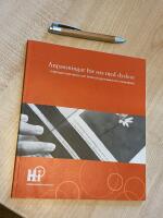 Anpassningar f&ouml;r oss med dyslexi : intervjuer med elever och l&auml;rare p&aring; gymnasiet och universitetet