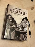 Vi tv&aring; &auml;r ett : Jean-Paul Sartre, Simone de Beauvoir och deras tid