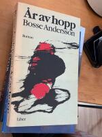 &Aring;r av hopp : (f&ouml;rsta boken) : [roman]