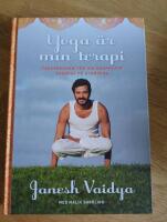 Yoga &auml;r min terapi : yogaprogram f&ouml;r din kroppstyp baserat p&aring; ayurveda