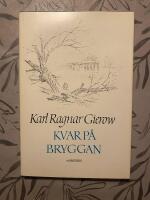 Kvar p&aring; bryggan : tv&aring; dussin valda dikter, ett dussin nya