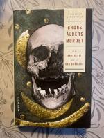 Brons&aring;ldersmordet : om arkeologi och ond br&aring;d d&ouml;d