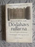 R&ouml;sterna ur D&ouml;dahavsrullarna : den f&ouml;rsta kompletta &ouml;vers&auml;ttningen och tolkningen av 2000-&aring;riga dokument