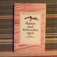 H&auml;sten med f&ouml;rbundna &ouml;gon