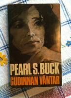 Gudinnan v&auml;ntar 