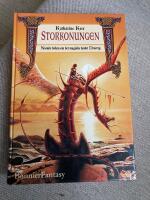 Storkonungen : nionde boken om det magiska landet Deverry