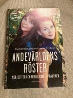 Andev&auml;rldens r&ouml;ster : mor, dotter och medial kraft i praktiken