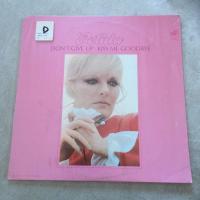 Petula  (Don't give up - Kiss me Goodbye)