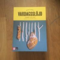 Vardagssl&ouml;jd : 18 projekt i tr&auml; och textil