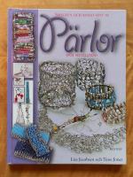 Smycken och annat fint av p&auml;rlor och metalltr&aring;d