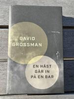 En h&auml;st g&aring;r in p&aring; en bar