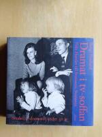 Dramat i tv-soffan : fr&aring;n Hamlet till Svensson, Svensson : svensk tv-dramatik under 50 &aring;r (R4D7)