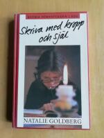 Skriva med kropp och sj&auml;l : befria f&ouml;rfattaren i dig! (KP3)