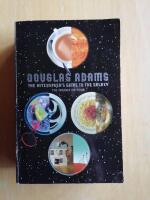  The Hitch Hiker's Guide to the Galaxy: The Trilogy of Four: A Trilogy in Four Parts (Spr&aring;k engelska), (R2E5)