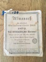 Almanach f&ouml;r skott&aring;ret efter fr&auml;lsarens Christi f&ouml;delse 1872. Till Stockholms horizont bel&auml;gen wid 59 grad. 20 1/2 min. polh&ouml;jd. Efter H. kongl. maj:ts n&aring;digste stadgande, med uteslutande privilegium, utgifwen af desz wetenskaps-academi