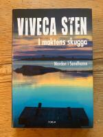 I maktens skugga : [morden i Sandhamn]