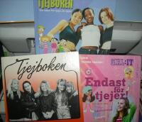 Endast f&ouml;r tjejer : [en bok om v&auml;nskap, sj&auml;lvf&ouml;rtroende, k&auml;rlek, tolerans, f&ouml;r&auml;lskelse : 100% tjejer