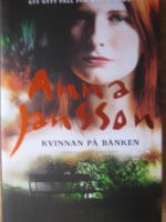 Kvinnan p&aring; b&auml;nken