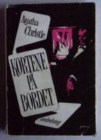 Kortene p&aring; bordet