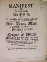 Manifest eller en summariske forklaring over de retm&aelig;ssige og h&oslash;j-vigtige aarsager / som har beveget og saasom tvunget / Hans Kongel. Majest. til Danmark og Norge etc. etc sine riger og lande imod Kongens af Sverrig mangfoldige tiid efter anden tvert imod tractaterne forovede / og herefter befrygtelige voldsomheter og forurettelser at besk&aelig;rme / og med de i alle folkes r&aelig;t tilladelige midler / n&aelig;st den h&oslash;jestes bistand / at s&aelig;tte i tilsterckelig sikkerhed. Friderich R.