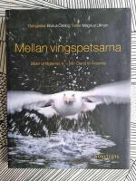 Mellan vingspetsarna : bilder ur f&aring;glarnas liv - fr&aring;n &Ouml;land till Antarktis