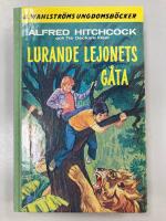 Alfred Hitchcock och Tre deckare l&ouml;ser Lurande lejonets g&aring;ta