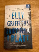 En kvinna i bl&aring;tt