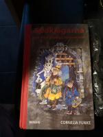 Sp&ouml;kj&auml;garna och den blodiga baronessan