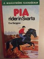 Pia rider in Svarta