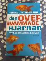 Den &ouml;versv&auml;mmade hj&auml;rnan : en bok om arbetsminne, IQ och den stigande informationsfloden