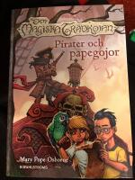 Den magiska tr&auml;dkojan. Pirater och papegojor