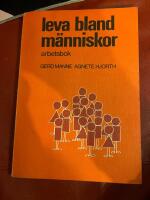 Leva bland m&auml;nniskor : samtida svenska texter