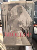 Vintagebr&ouml;llop : mode & stilar under 100 &aring;r