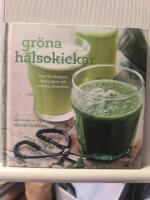 Gr&ouml;na h&auml;lsokickar : &ouml;ver 50 recept p&aring; f&auml;rska juicer och kr&auml;miga smoothies