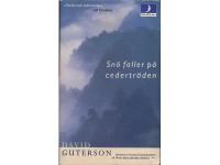 Sn&ouml; faller p&aring; cedertr&auml;den