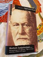 Bortom lustprincipen &ndash; samt: Masspsykologi och jaganalys &ndash; Jaget och detet &ndash; H&auml;mning, symtom och &aring;ngest [Valda skrifter av Sigmund Freud]