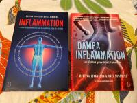 2 b&ouml;cker: "Inflammation &ndash; roten till sjukdom och vad du sj&auml;lv kan g&ouml;ra f&ouml;r att l&auml;ka" + "D&auml;mpa inflammation &ndash; en praktisk guide till ett friskare liv" [v&auml;rk muskelsp&auml;nningar muskelsvaghet hj&auml;rt- och k&auml;rlsjukdomar ibs crohns ulcer&ouml;s kolit &ouml;vervikt metabolt syndrom h&ouml;gt blodtryck br&aring;ck pocs infertilitet sexuell dysfunktion ledv&auml;rk reumatiska besv&auml;r demenssjukdomar kognitiva problem s&ouml;mnst&ouml;rningar synproblem &ouml;gonsjukdomar tandk&ouml;ttsinflammationer astmaallergier] [vad inneb&auml;r inflammation? de viktigaste stegen till ett friskare liv &auml;ndra vardagsvanorna bli av med kr&auml;mporna mediciner som hj&auml;lper eller stj&auml;lper indelning efter problemomr&aring;de vilka sjukdomar g&aring;r att reversers och hur? motivation till &auml;ndrade vardagsvanor h&auml;lsof&auml;llor]