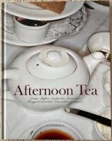 Afternoon tea :scones, muffins, sandwiches, lemon cake, hemgjord marmelad och v&auml;rldens godaste te