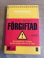 F&ouml;rgiftad : om kemikalierna i vardagen och det dolda hotet mot v&aring;r h&auml;lsa