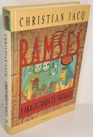 I akacietr&auml;dets skugga