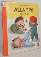 Alla tre kl&auml;r p&aring; sig