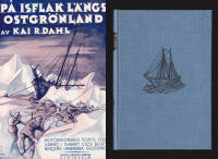 P&aring; isflak l&auml;ngs Ostgr&ouml;nland. Motorskonaren 'Teddys' f&ouml;rlisning i Ishavet och bes&auml;ttningens underbara r&auml;ddning. Med 52 illustrationer och 3 kartor