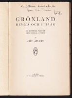Gr&ouml;nland. Hemma och i Haag. En historisk, politisk och social studie