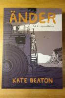 &Auml;nder : Tv&aring; &aring;r i oljesandf&auml;lten