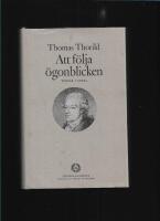 Att f&ouml;lja &ouml;gonblicken : texter i urval