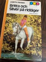 Britta och Silver p&aring; ridl&auml;ger
