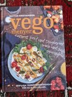 Vegomenyer : festliga trer&auml;ttersmiddagar f&ouml;r alla tillf&auml;llen