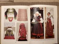 Sk&aring;nska dr&auml;kter : kvinnodr&auml;kten i Malm&ouml;hus l&auml;n