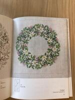 Korsstygn i f&auml;rg : m&ouml;nster till dukar, tavlor, kuddar m.m