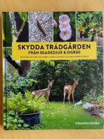 Skydda tr&auml;dg&aring;rden fr&aring;n skadedjur & ogr&auml;s : naturliga metoder mot r&aring;djur, sniglar, kirsk&aring;l och andra objudna g&auml;ster
